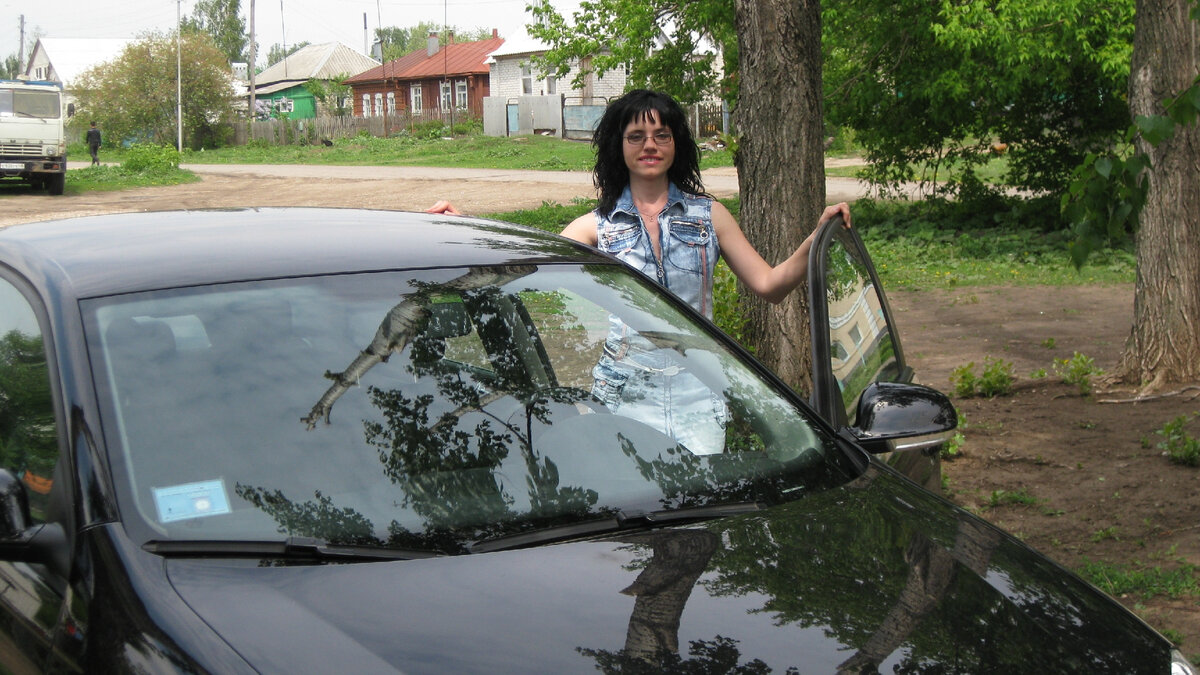 Я перед домом. И папина машина, на которой он все же доехал в последнее утро на работу