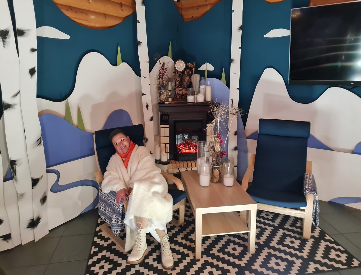 никакой роскошью - ни тихой, ни громкой от дешевых тряпок, купленных на Али, и не пахнет(((