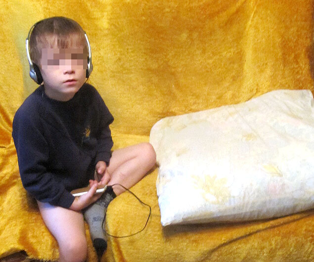 5-летний Сережа может лишиться папы и мамы, если их лишат родительских прав.
Фото: Елена ГЕНИНА