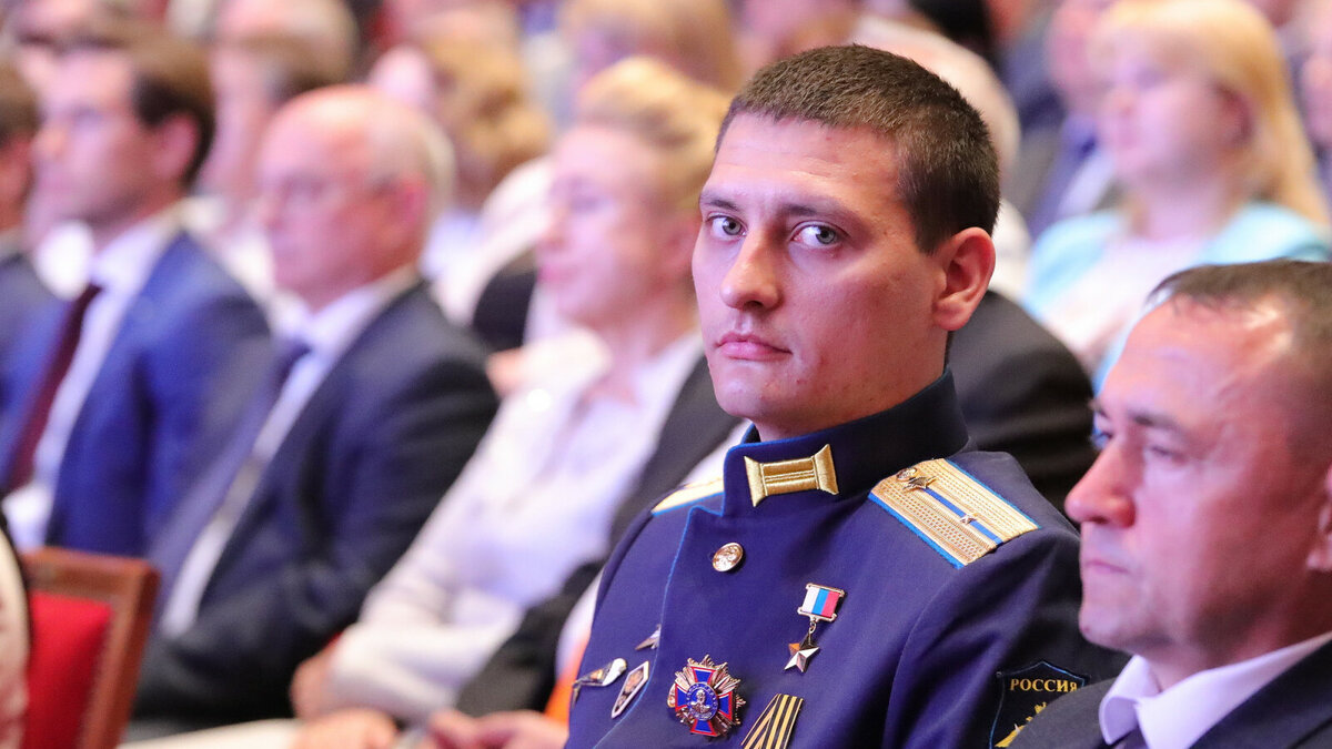     Герою СВО Алексею Афанасьеву вручили Орден Атамана Платова, об этом рассказал глава администрации Таганрога Андрей Фатеев.