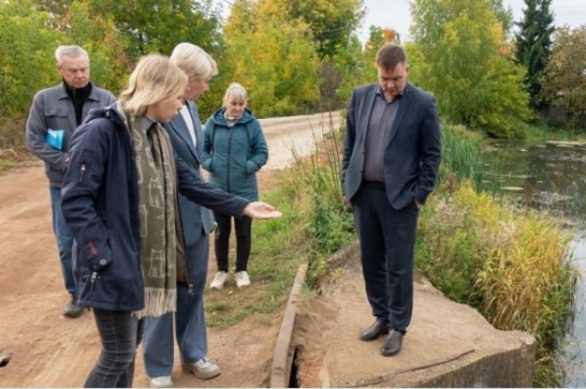    Опасное сооружение требует срочного ремонта.