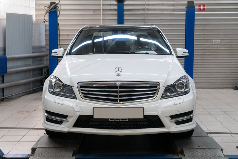 Белый мерс 2010. Мерседес 2010 года. То на мерседес w204. То на мерседес w204. То на мерседес w204.