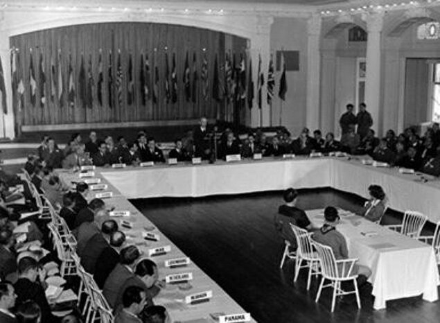 Представляете: еще гремят пушки Второй мировой, союзники только-только открыли долгожданный «второй фронт», высаживались на побережье Франции, а в живописном местечке Бреттон-Вудс штата Нью-Хэмпшир 1 июля открывается валютно-финансовая конференция