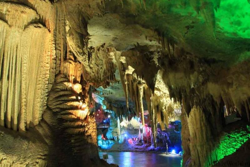 Пещера Прометея, расположенная недалеко от города Цкалтубо. Пещера невероятна по своим размерам. Для туристов открыта только лишь десятая ее часть, а именно 1420 м. Здесь протекают несколько подземных рек, есть очень красивые подземные озера. Во время экскурсии можно заметить летучих мышей и другую живность.  Цена билета составляет 7 лари (3 доллара), для студентов и детей 50% скидка. За дополнительную оплату можно  взять в аренду лодку, чтобы прокатиться по подземным рекам. Разрешено пользоваться фотоаппаратом.