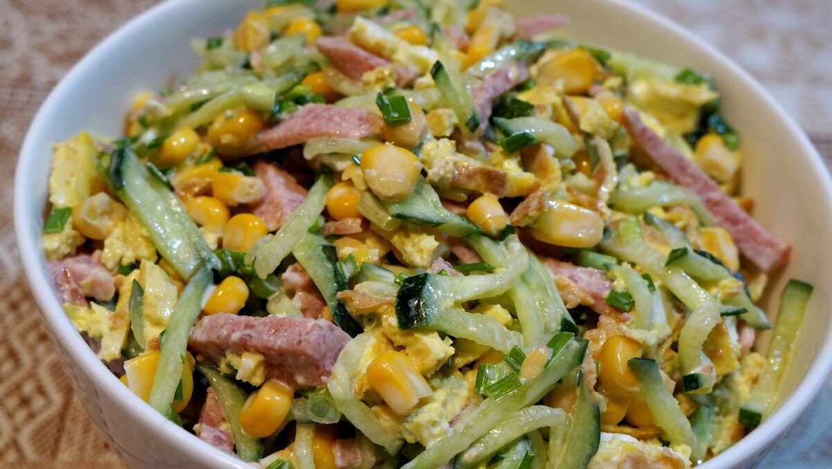 15 восхитительных салатов с кукурузой на любой вкус