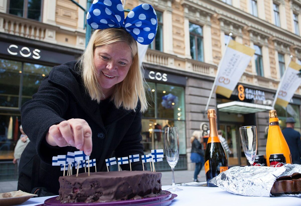 Facebook: Illallinen Suomen taivaan alla