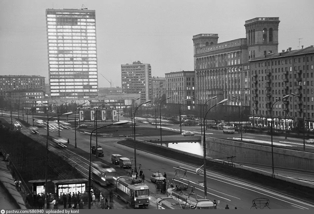 Первый на соколе. Ленинградский проспект 1990. Метро Сокол Ленинградский проспект 80-е. Ленинградский проспект 2000 год. Район Сокол 1990.