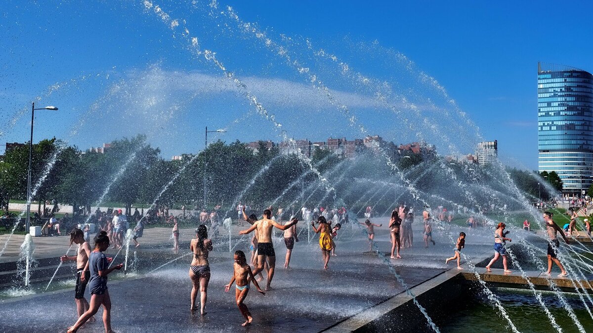 К сожалению, целый день в фонтане не просидишь...