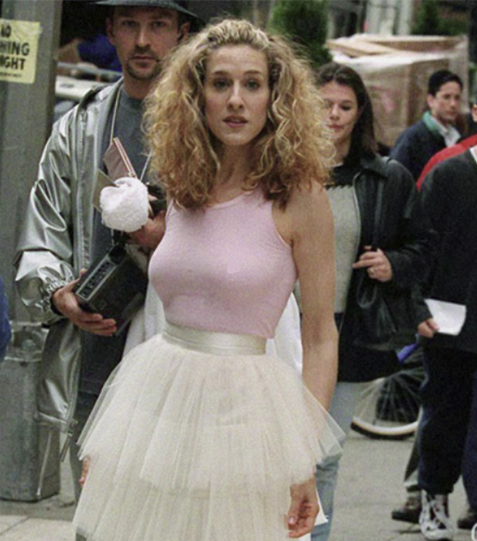 Мне этот наряд никогда не нравился, но он хорошо описывает характер героини: легкий, ветреный, взбалмошный