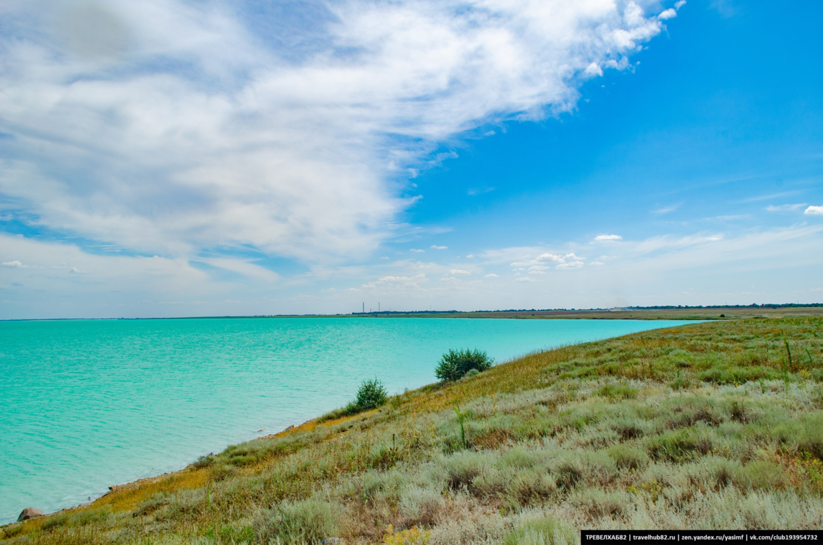 Озеро красное Красноперекопск. Озеро в Красноперекопске Крым. Голубое озеро Красноперекопск. Озеро красное асс Крым. Большое озеро в крыму