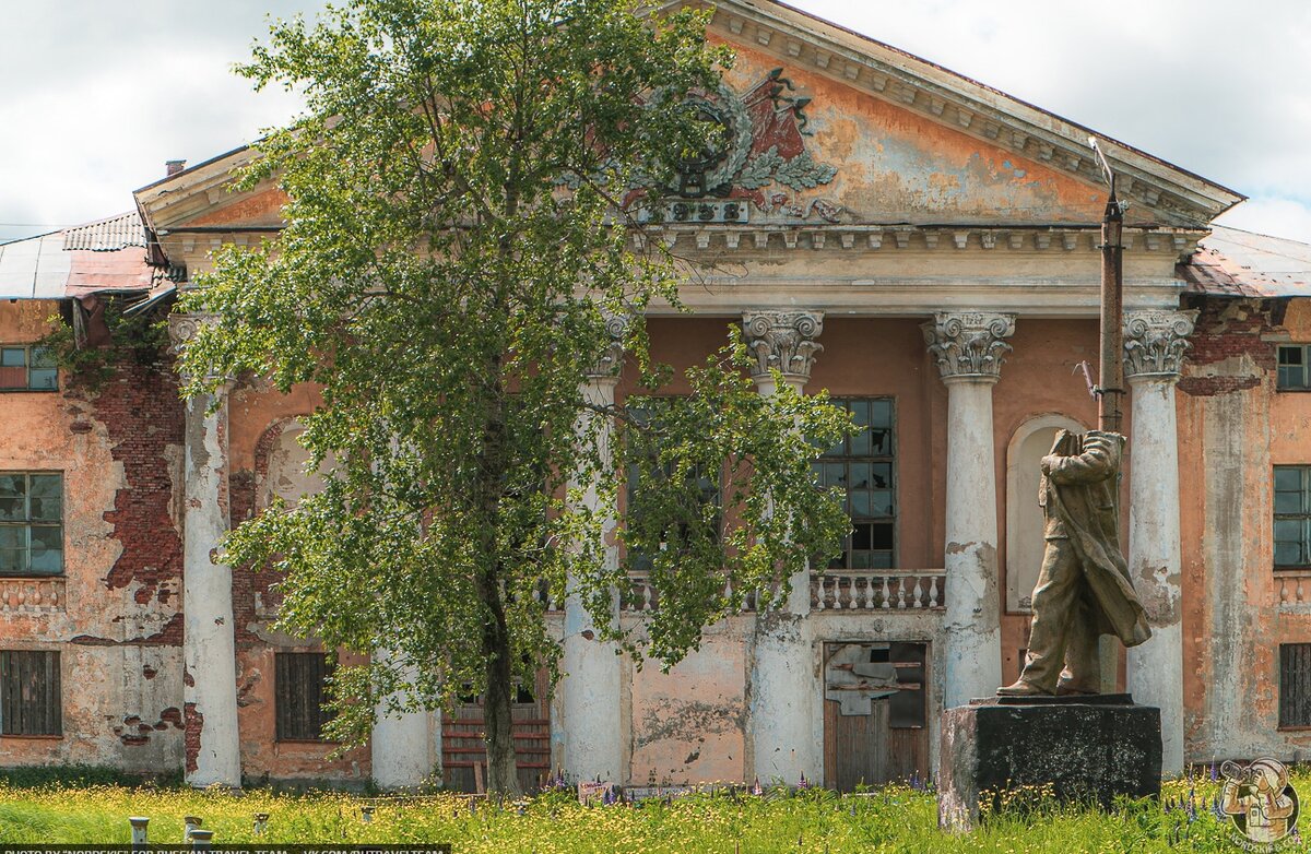 Заброшенный и снесенный к настоящему времени ДК в Шумихинском