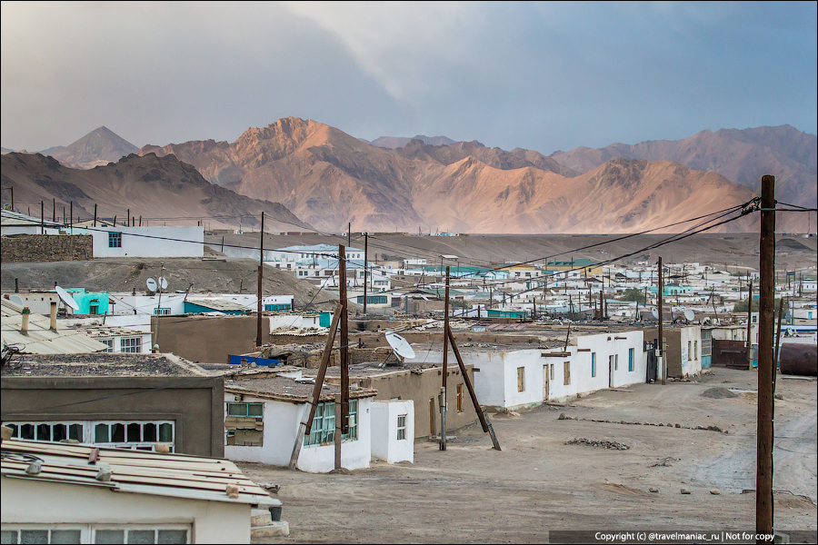 Как выглядит самый суровый город Таджикистана, откуда даже на заработки в Россию почти не выбраться3