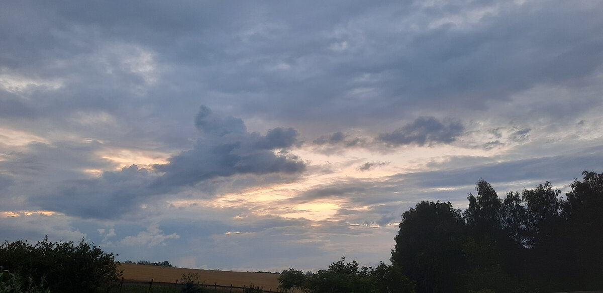 Тучи по небу. Фото автора 