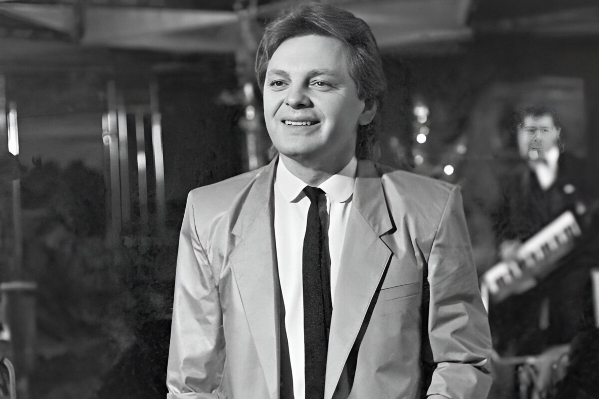 Молодой Юрий Антонов