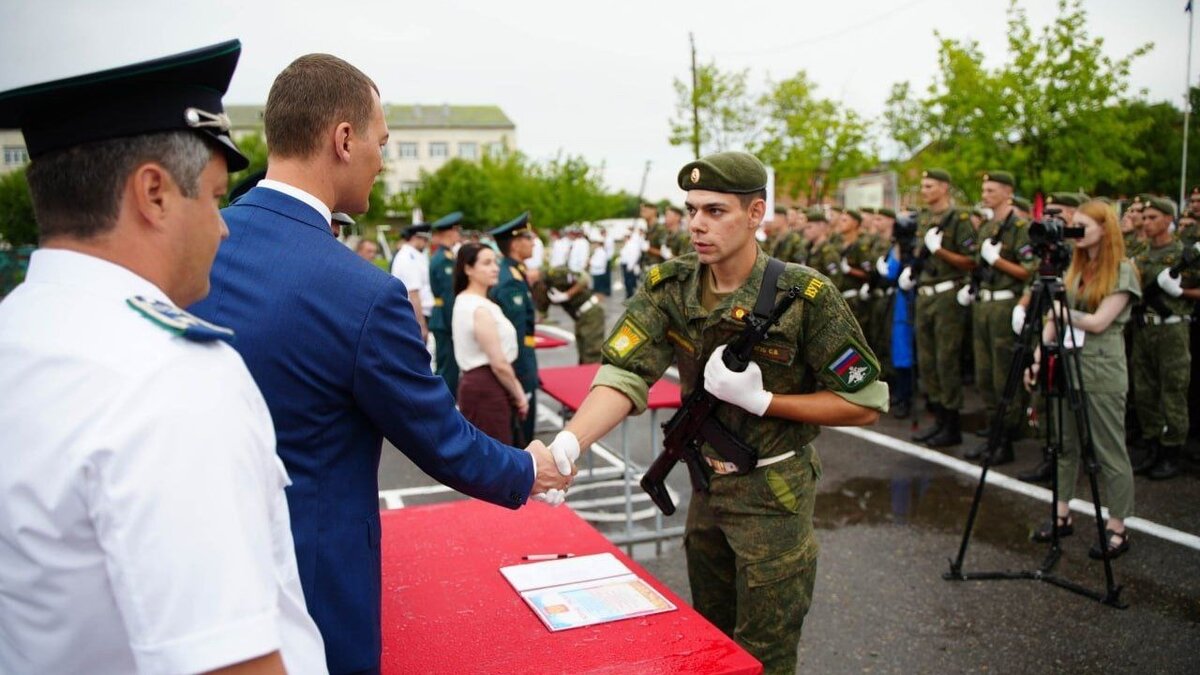     190 человек личного состава военного учебного центра при ДВГУПС приняли военную присягу