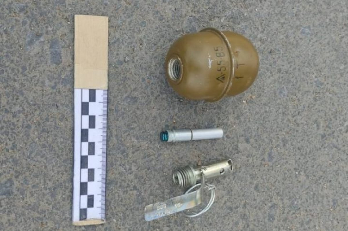    2 офицера Росгвардии приняли участие в переговорах с вооруженным гранатами