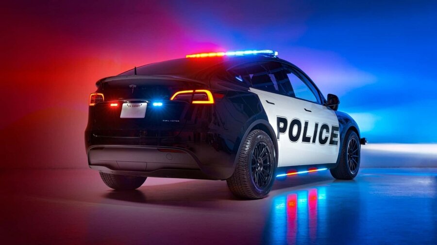 Калифорнийская компания Unplugged Performance, один из пионеров в области доработки электромобилей, представила полицейский Tesla Model Y.-2