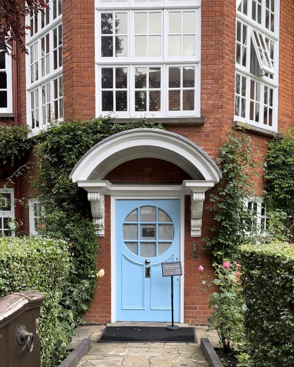 Здание музея снаружи