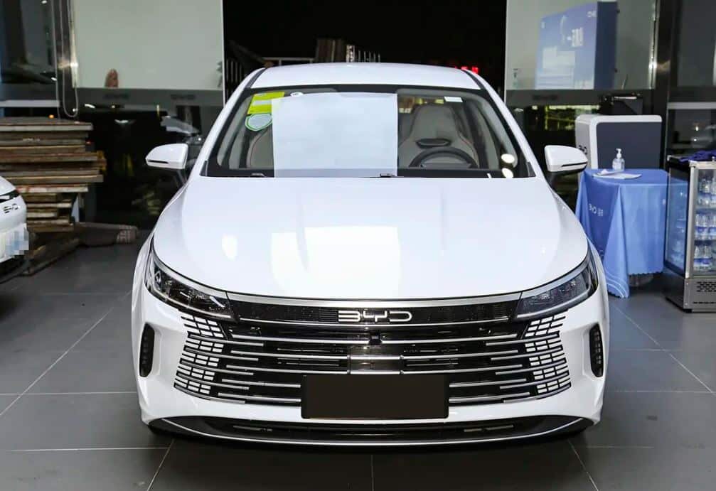    BYD выпустила недорогой гибрид Destroyer 05 CE с запасом хода 1200 км и расходом 4,6 литра