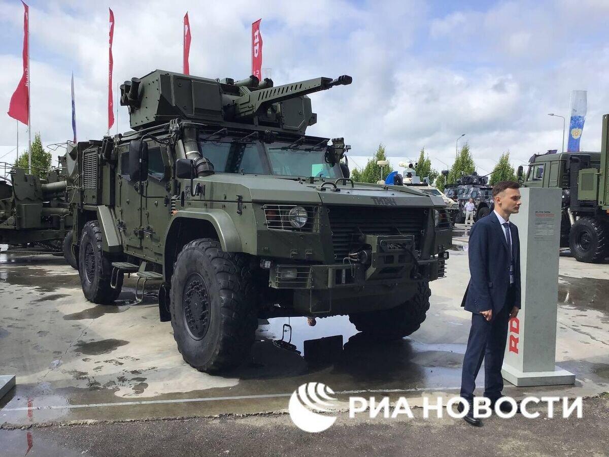    Защищенный автомобиль "Титан" для ВДВ и спецназа на форуме "Армия-2023"© РИА Новости
