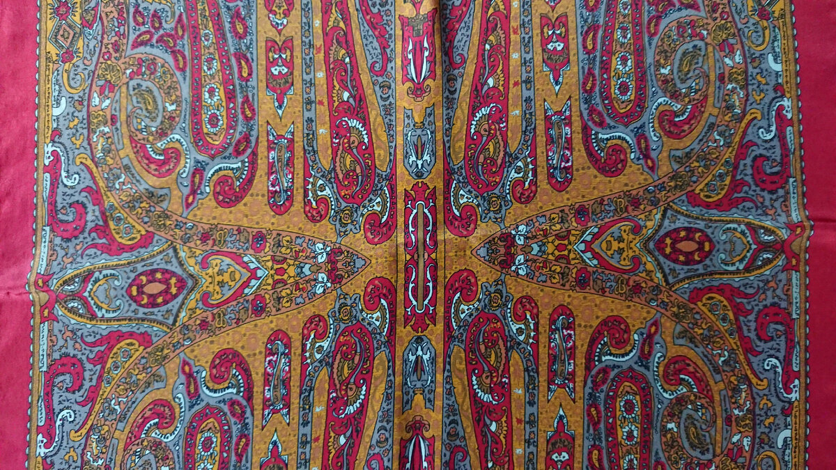 Фрагмент павловопосадского шарфа Турандот. Фото автора