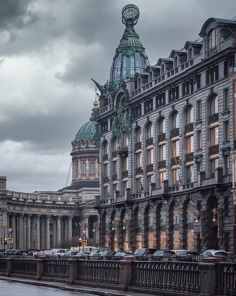 Дом компании Зингер. Вид с набережной канала Грибоедова. Фото с сайта https://m.fotostrana.ru