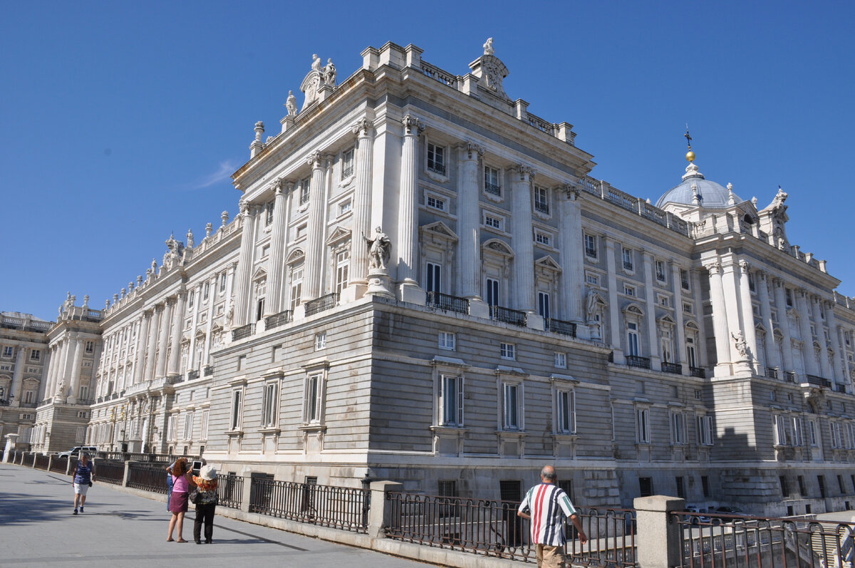 Королевский дворец.