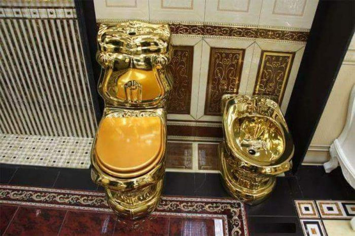 Самый дорогой золотой унитаз