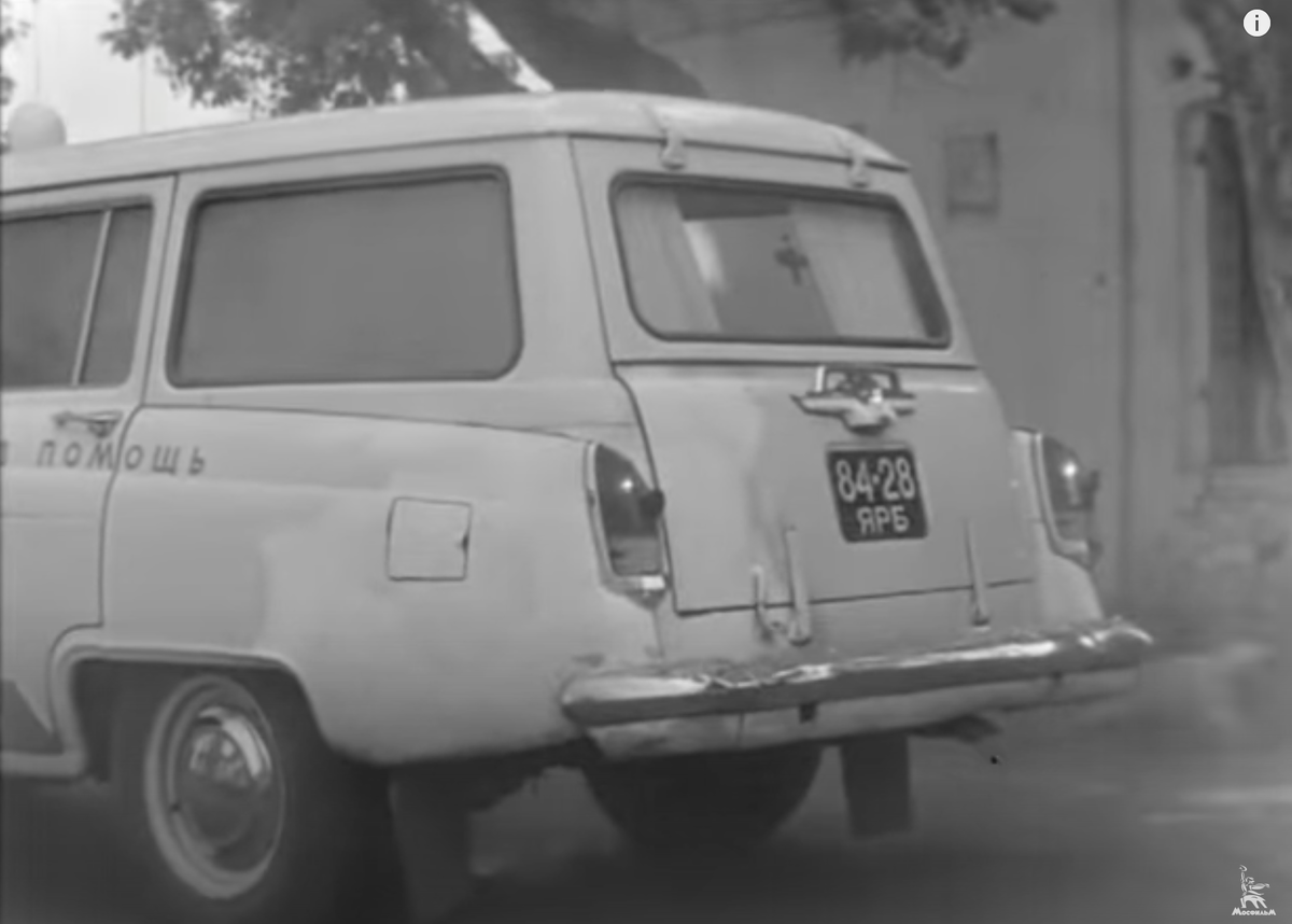 Бескапотный ГАЗ-51 А, мотовелосипед "Львовянка", "моргуновка" и Renault ...