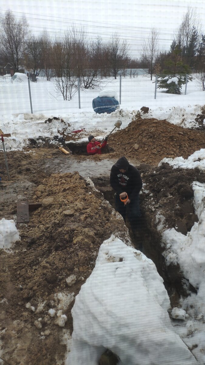 Траншея, соединяющая септик и канализацию