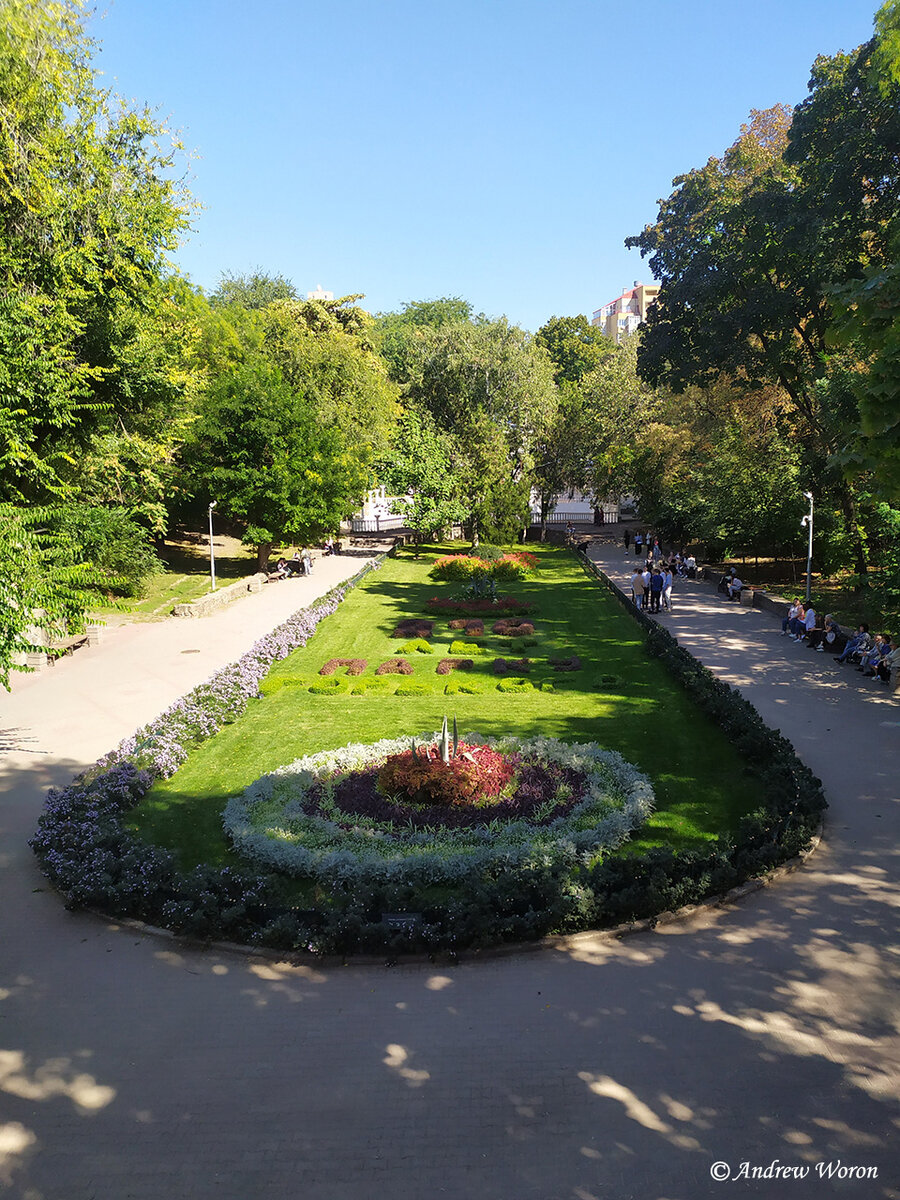 Главная клумба парка 