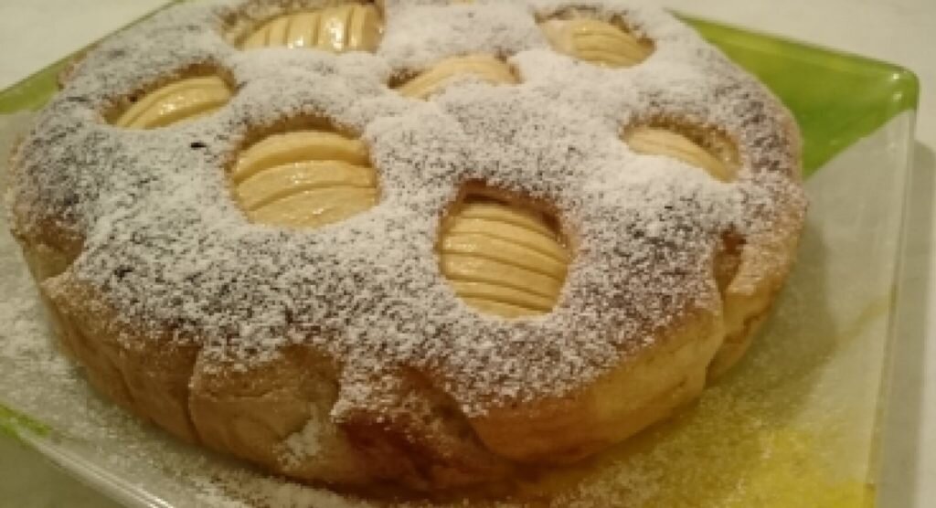Как приготовить вкусную шарлотку с яблоками: 5 простых рецептов