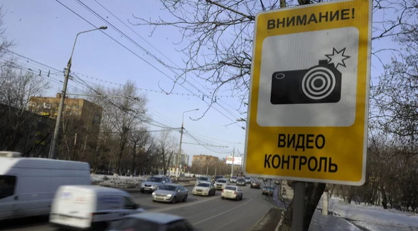   Недавно состоялась конференция, на которой начальник Управления ГИБДД МВД по Республике Крым Анатолий Борисенко сообщил, что к 2020 году на дорогах Крыма будет установлено почти триста камер видеофиксации нарушений правил дорожного движения.
