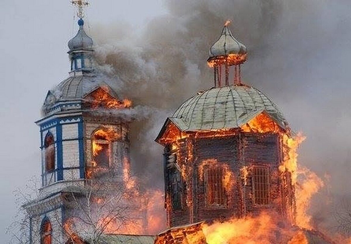 Church fire. Святогорский скит горит. Всехсвятский скит Святогорской Лавры горит в ДНР. Церковь горит.