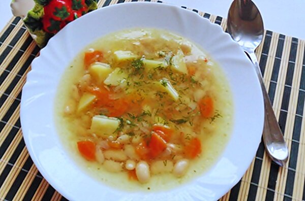 Постный суп с фасолью