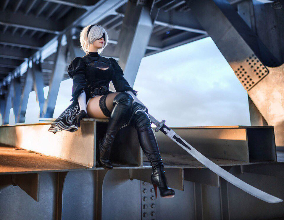 Nier automata косплей. NIER Automata 2b косплей. Fenix Fatalist Мария Карпенко. Ниер автомата косплей. 2b NIER Automata Cosplay.