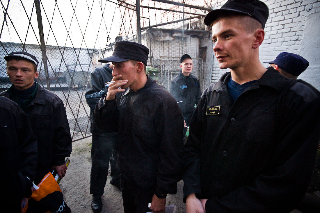 Арестант. ИК 8 Калининград. Тюрьма 8 Калининград. Зона тюрьма. Зеки в тюрьме
