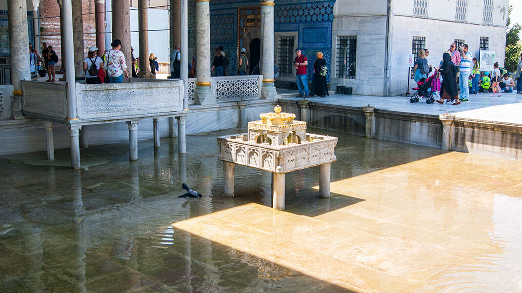 на протяжении 400 лет