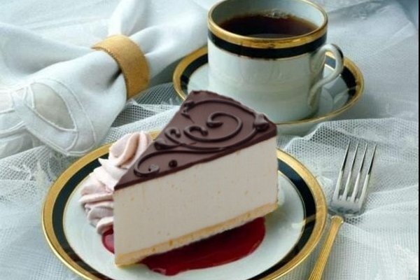 
Далее, переворачивает торт на блюдо, при желании украшаем и приятного аппетита! :) 