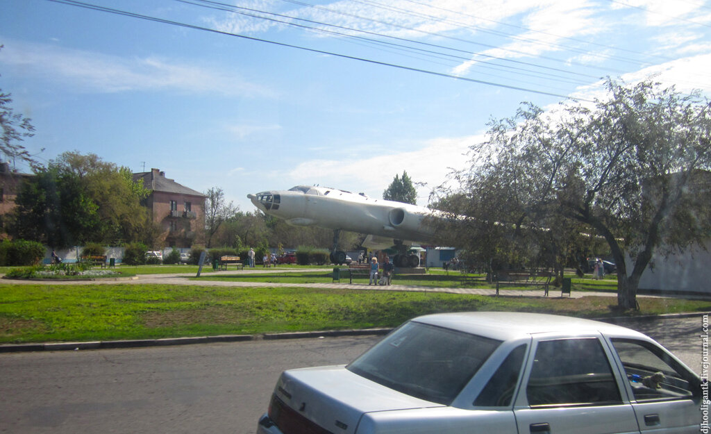 Самолёт ту-16 энгельс. Летный городок энгельс. Парк марины расковой энгельс. Лётный городок энгельс самолеты. Летный городок энгельс.