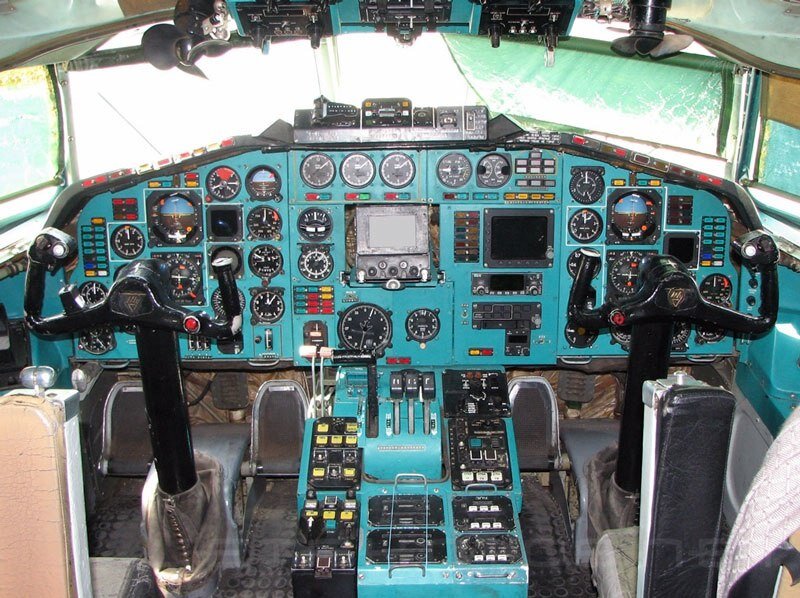 Фото кабины пассажирского Ту-154.