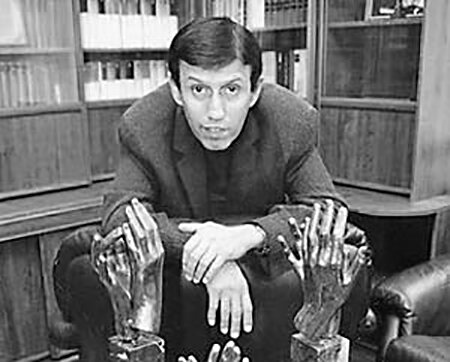 Тот самый Юрий Шмильевич, ответственный за позднее Кинло, Технологию, Влада Сташевского и Билана. Умер.