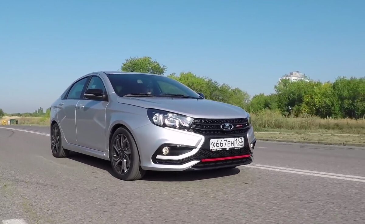 Вот оно, прямо на фоне какого-то здания АвтоВАЗа.