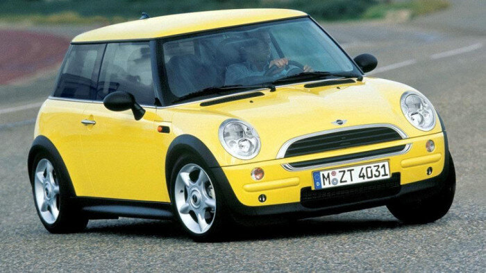 Обновленный MINI Cooper, версия 2003 года.