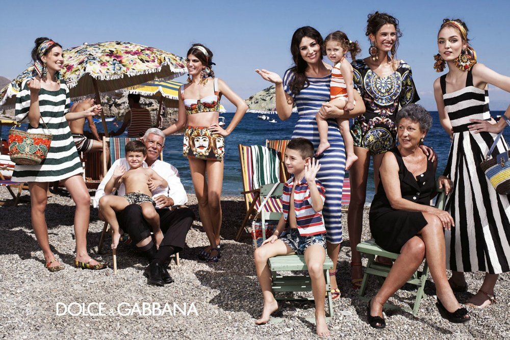 http://www.spletnik.ru/blogs/moda/114906_semeynye-tcennosti-dolce-gabbana-reklamnye-kampanii-raznykh-let