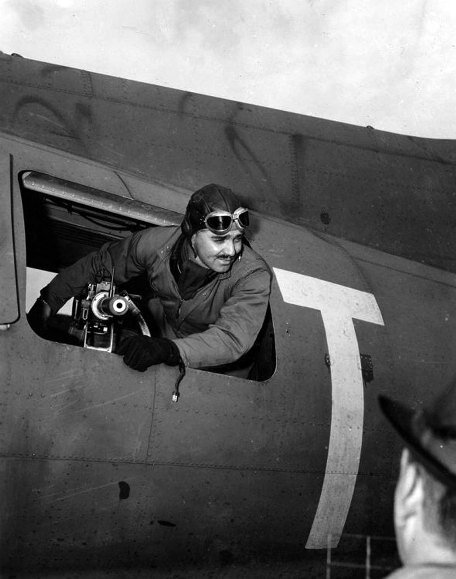 К. Гейбл на месте воздушного стрелка Б-17.