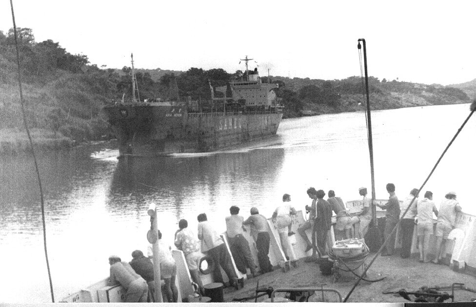 Проход Панамским каналом.