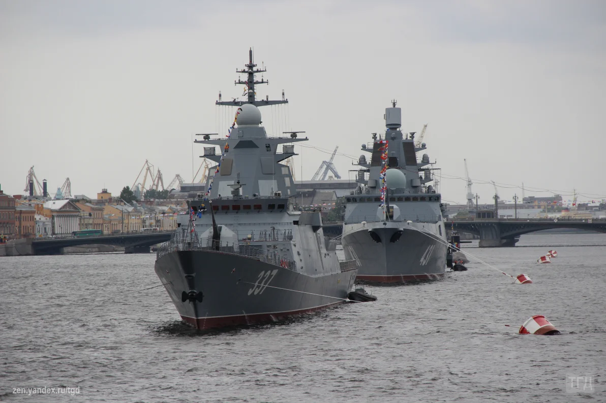 Новейшие российские корабли на Главном военно-морском параде / Фото: ТГД 
