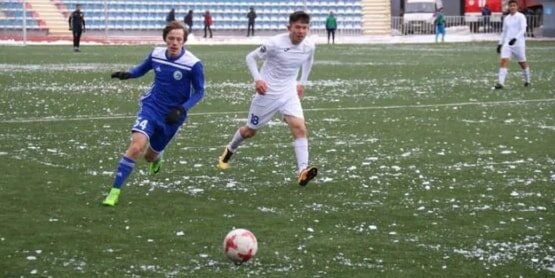 Роман Зюзин (слева). Фото: ФК "Окжетпес"