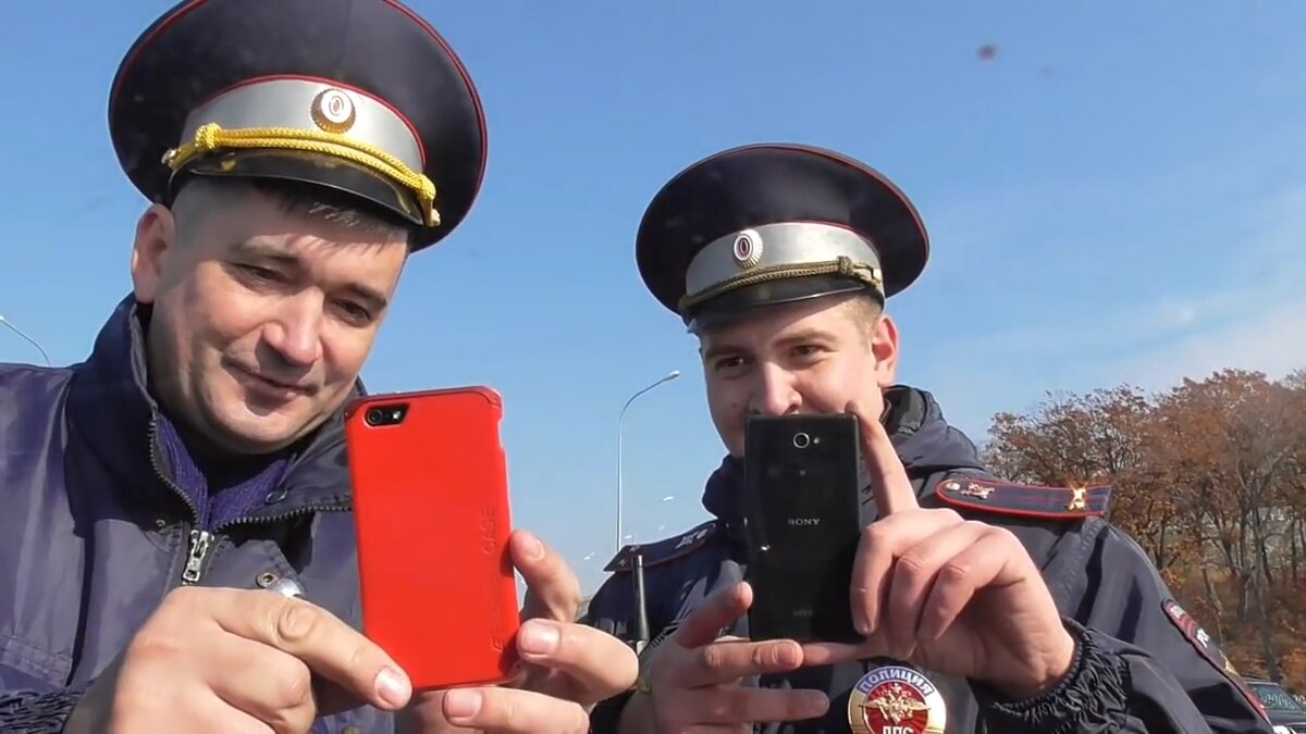 Телефончик покажите! Что делать если вы столкнулись с подобной просьбой  сотрудников полиции? | Vano Saakyan | Дзен